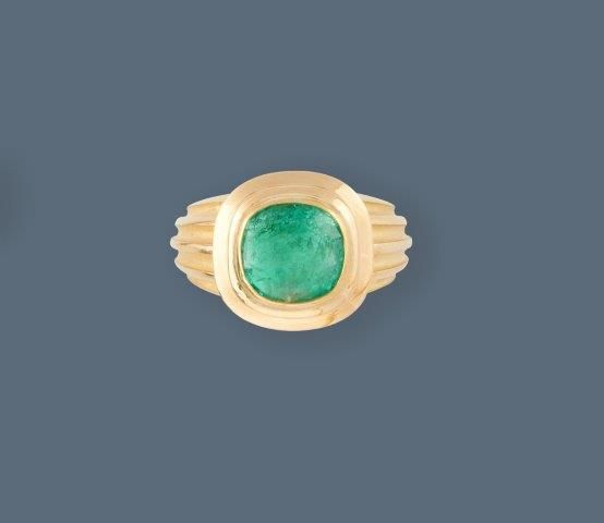 BAGUE en or jaune (750) mat et poli ornée...