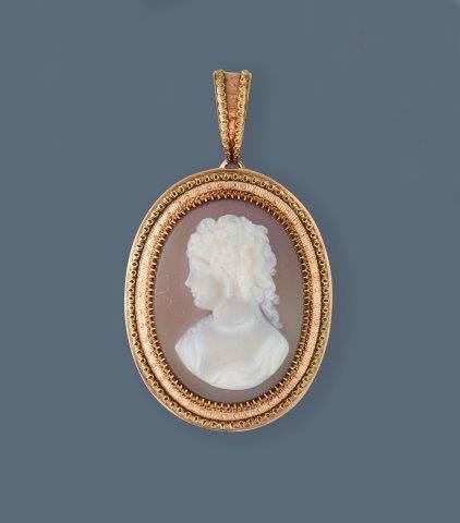 BROCHE-PENDENTIF CAMÉE sur cornaline représentant...