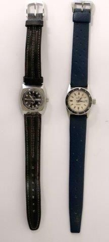 DEUX MONTRES bracelets de dame automatiques...
