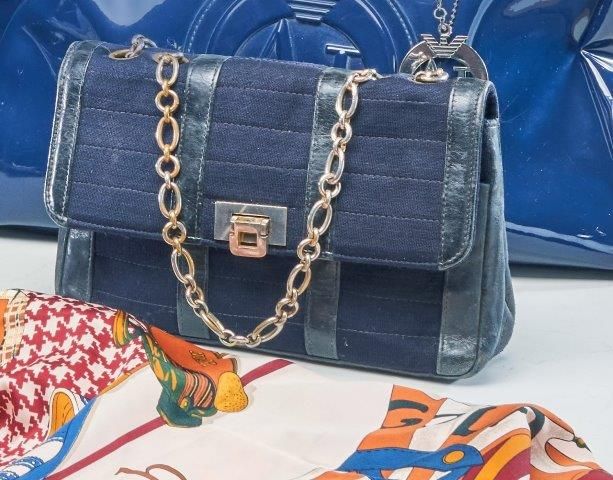 SAC A MAIN, en cuir et toile bleu marine,...
