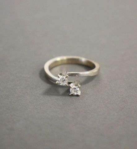 BAGUE TOI ET MOI en or gris (750) sertie...