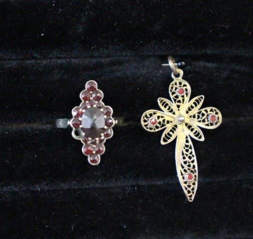 BAGUE en argent (900) sertie d'une fleur...