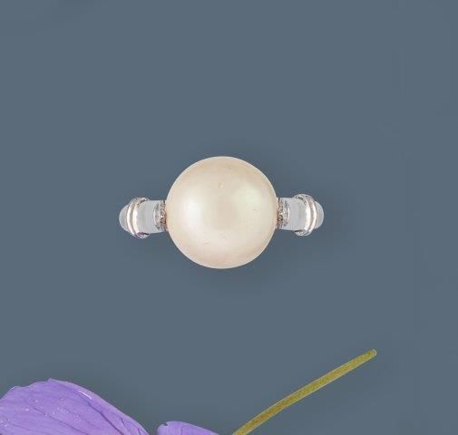 BAGUE en argent sertie d'une perle fanta...