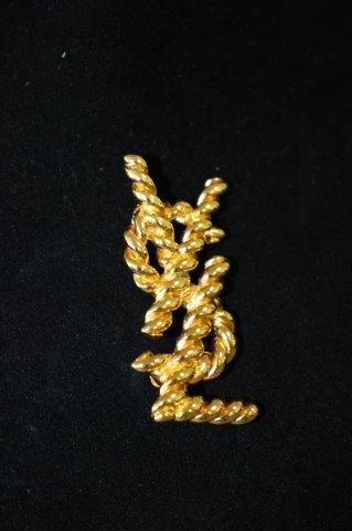 Yves SAINT LAURENT