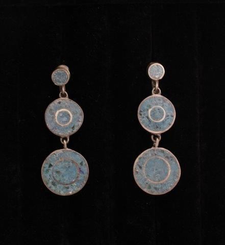 PAIRE DE PENDANTS D'OREILLES en argent et...