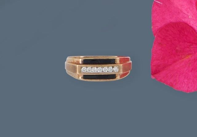 BAGUE en or jaune (375) sertie d'une ligne...