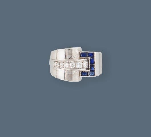 BAGUE TANK en or gris (750) sertie d'un filet...
