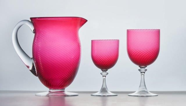 PARTIE DE SERVICE de verres teintés rose...