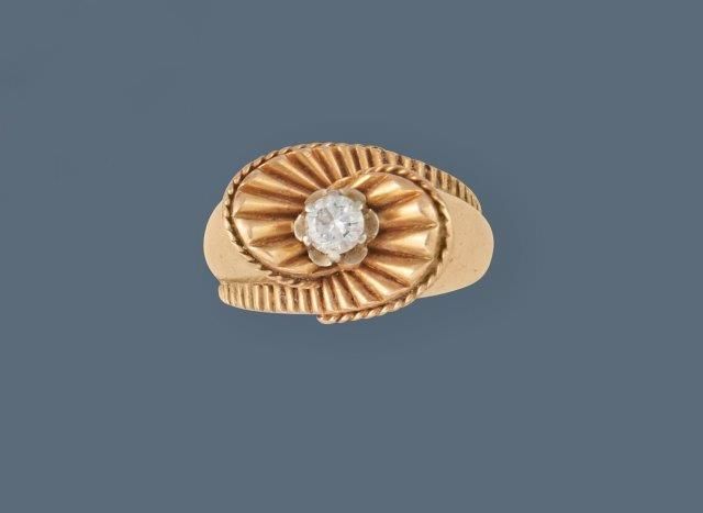 BAGUE en or jaune (750) en entrelacs cannelés...