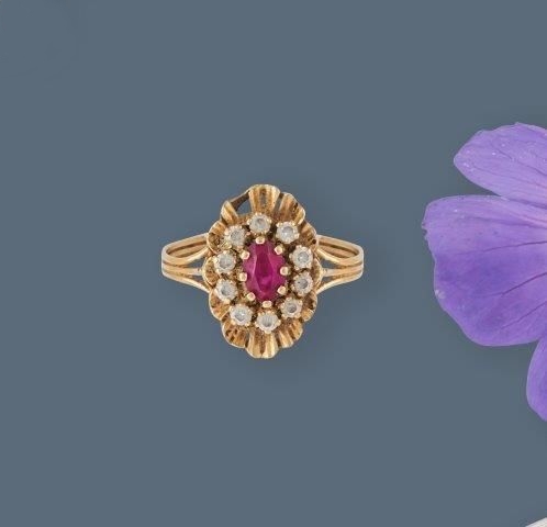 BAGUE MARGUERITE en or jaune (750) ornée...