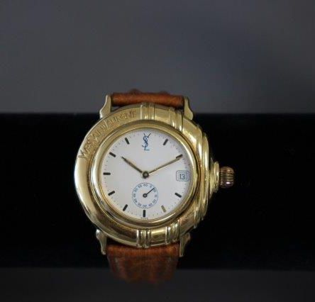 Yves SAINT LAURENT
