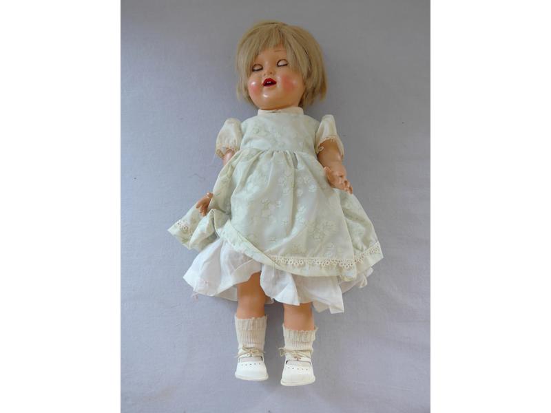 RAYNAL, Poupée en céluloïde yeux bleux roulants...