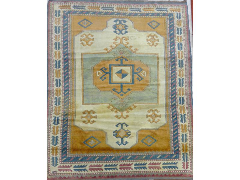 TURQUIE, XXe siècle, TAPIS en laine à décor...