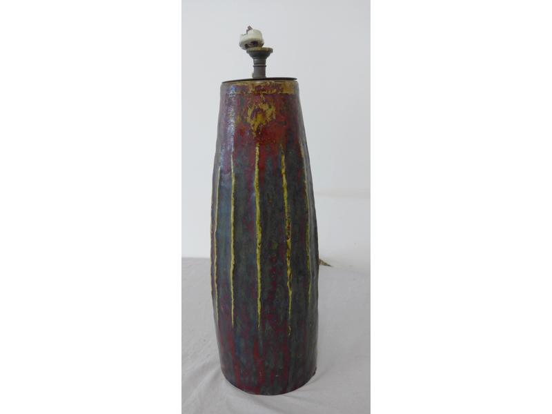 VASE de forme oblongue à facettes en grès...