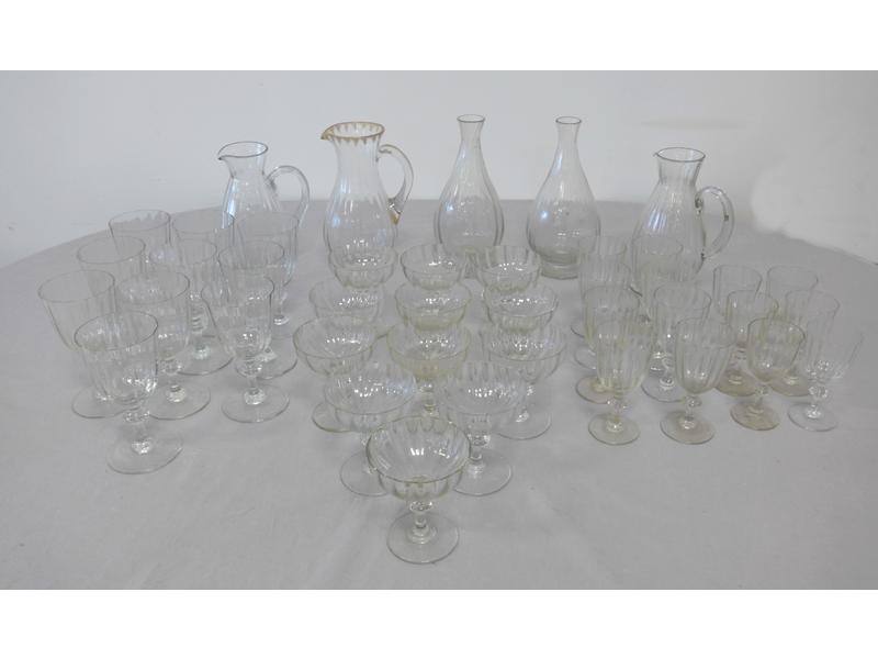 PARTIE DE SERVICE de verres et carafes en...