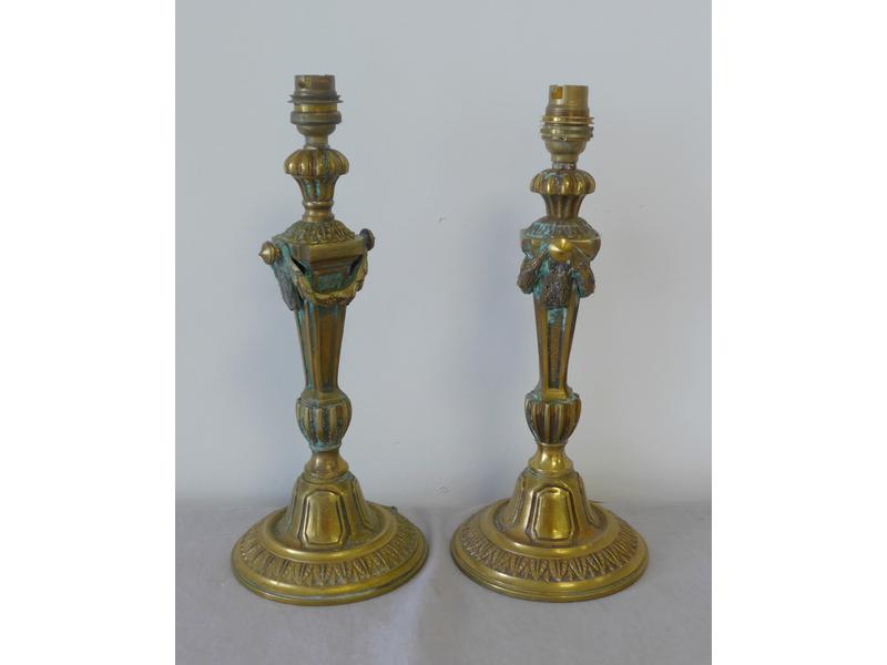 PAIRE DE FLAMBEAUX en bronze, Style Louis...
