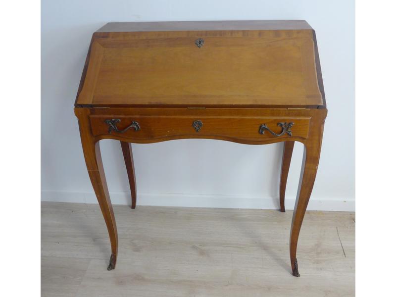 PETIT BUREAU DE PENTE en acajou et bois fruitier,...