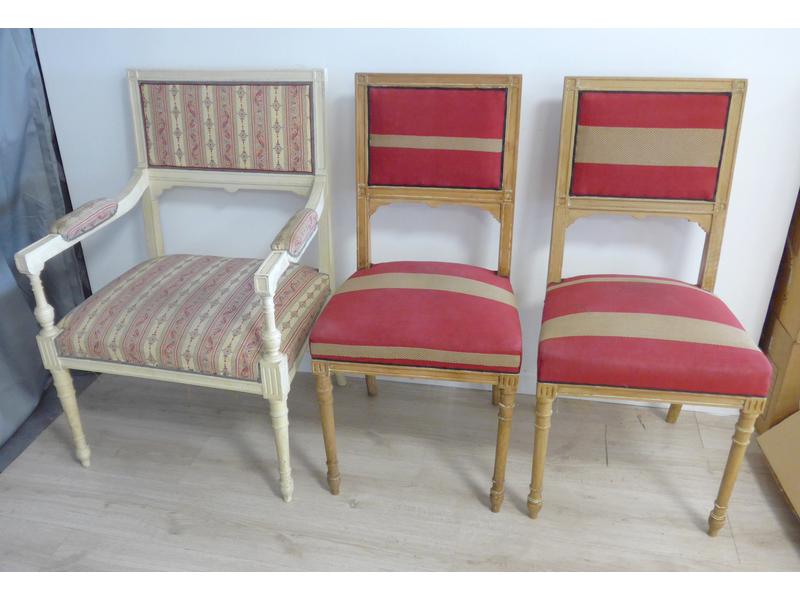 PAIRE DE CHAISES ET FAUTEUIL en hêtre, style...