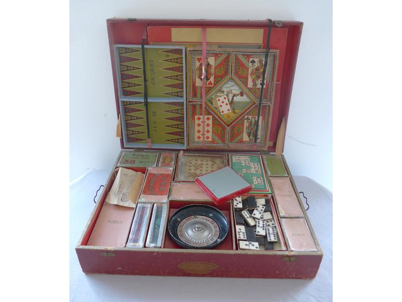 VALISE A JEUX DONT JEUX DE ROULETTE et à...