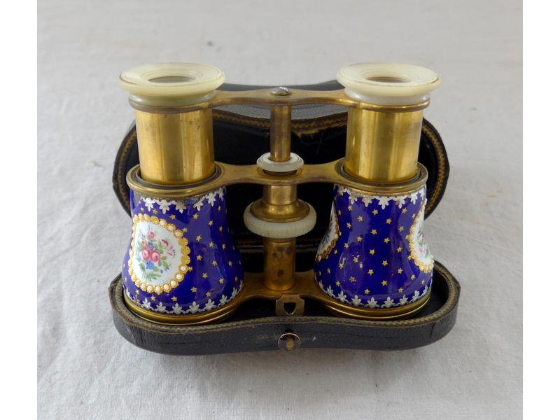 PAIRE DE JUMELLES de théâtre émaillée bleu...