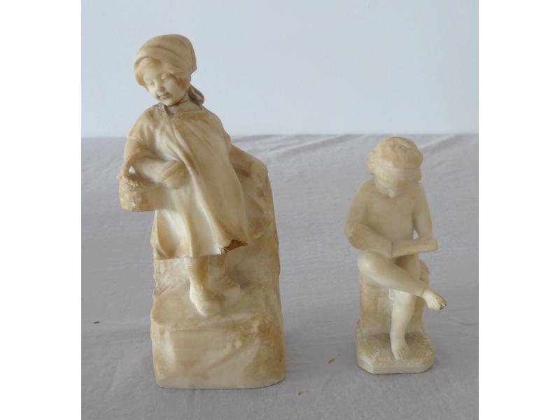 La Paysanne au pannier, marbre sculpté signé...