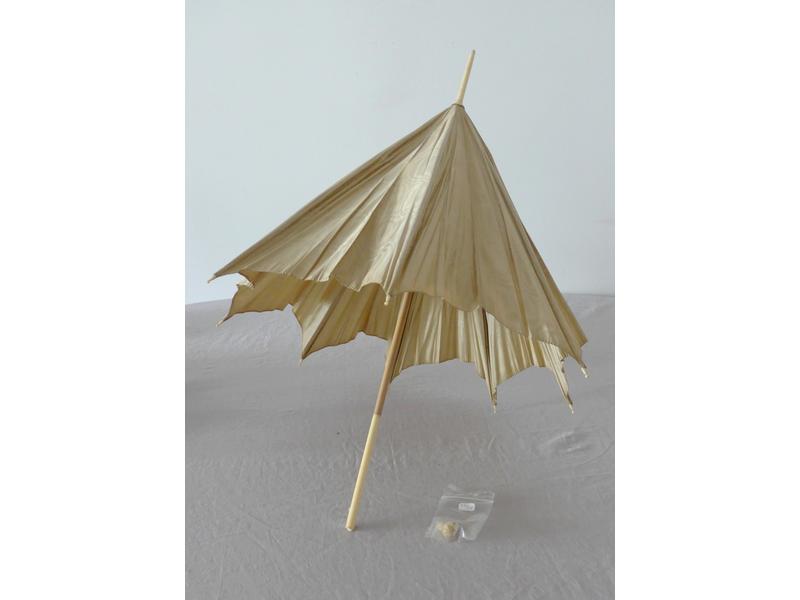 OMBRELLE en toile beige, pointe et manche...