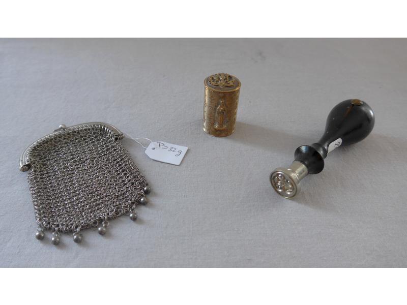 PORTE-MONNAIE en argent. Poids : 32g.
