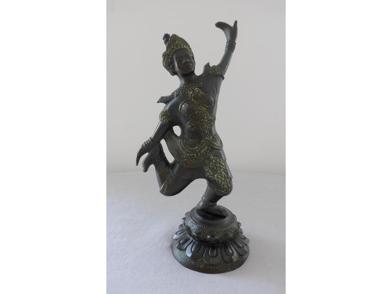 BOUDDHA en bronze à patine brune et réhaut...