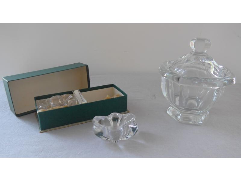 BACCARAT : BONBONNIERE COUVERTE en cristal...