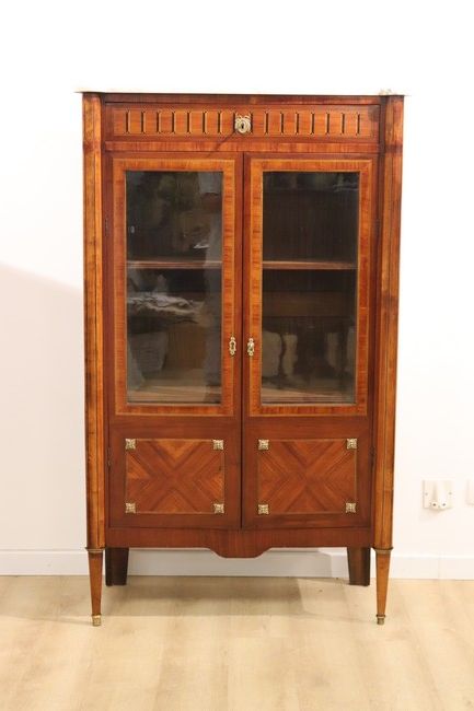 VITRINE rectangulaire en bois de placage,...