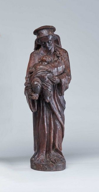 VIERGE A L'ENFANT, en chêne sculpté en r...