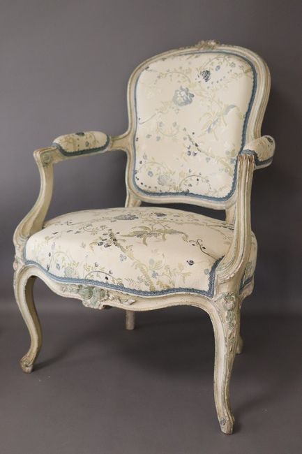 FAUTEUIL à dossier violoné cabriolet en hêtre...