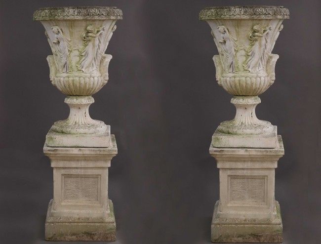 PAIRE D'ORNEMENTS DE JARDIN en pierre reconstituée,...