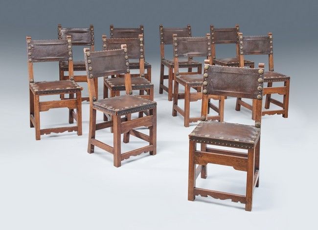 DIX CHAISES à dossier droit en chêne, assise...