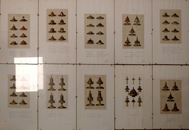 SUITE DE DIX LITHOGRAPHIES en couleurs représentant...