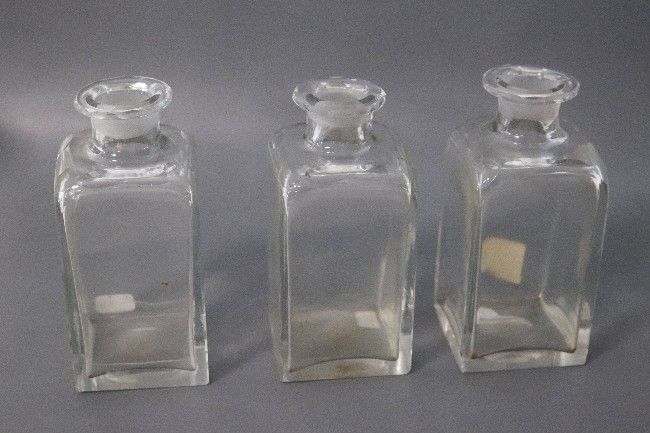 TROIS FLACONS DE TOILETTE en cristal tai...
