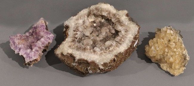 TROIS MORCEAUX DE CRISTAUX dont deux quartz...