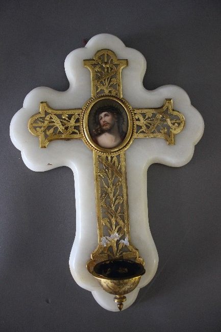 *CRUCIFIX sur onyx et bronze doré à émaux...