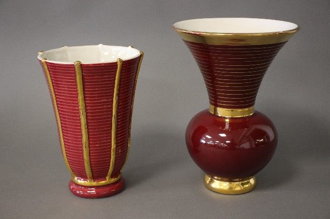 VASE TULIPE et VASE à panse arrondie et col...