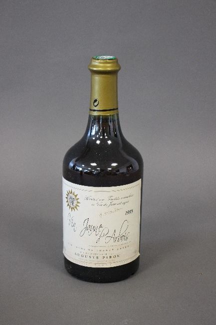 1 x  62 cl VIN JAUNE D'ARBOIS mise Auguste...