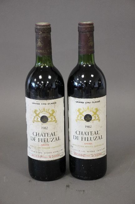 2 Blles CH. DE FIEUZAL Graves GCC 1982