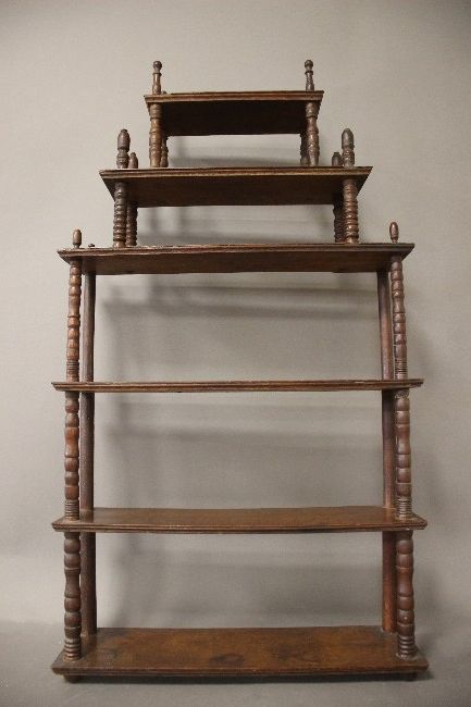 ETAGERE à suspendre, en chêne teinté façon...