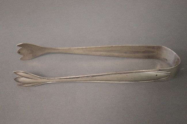PINCE A SUCRE modèle à filets en argent espagnol...