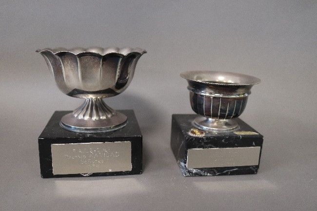 COUPE DE RÉCOMPENSE, à bord chantourné et...