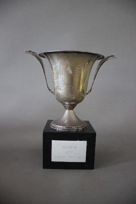 COUPE DE RÉCOMPENSE en forme de cratère en...