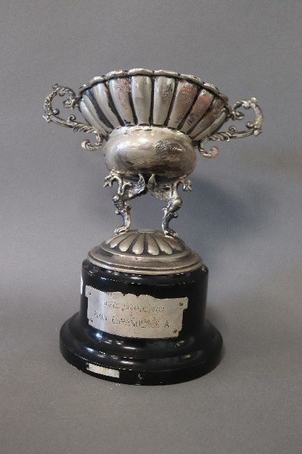 COUPE DE RÉCOMPENSE ronde à bord chantourné...