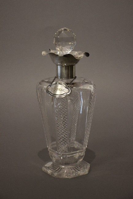 CARAFE et son bouchon en cristal taillé en...
