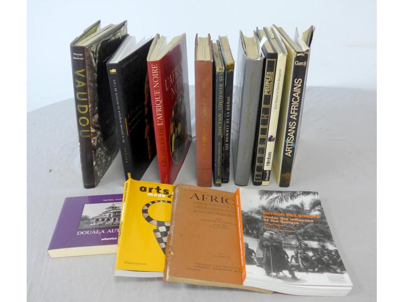 Ensemble de 14 ouvrages sur l'art primitif...