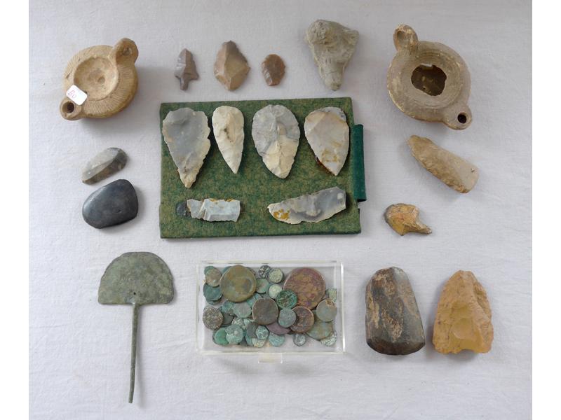 ARCHEOLOGIE Divers: nombreuses pointes de...