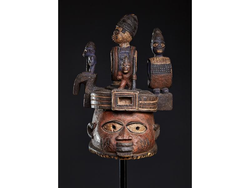 MASQUE CIMIER figurant un visage aux joues...